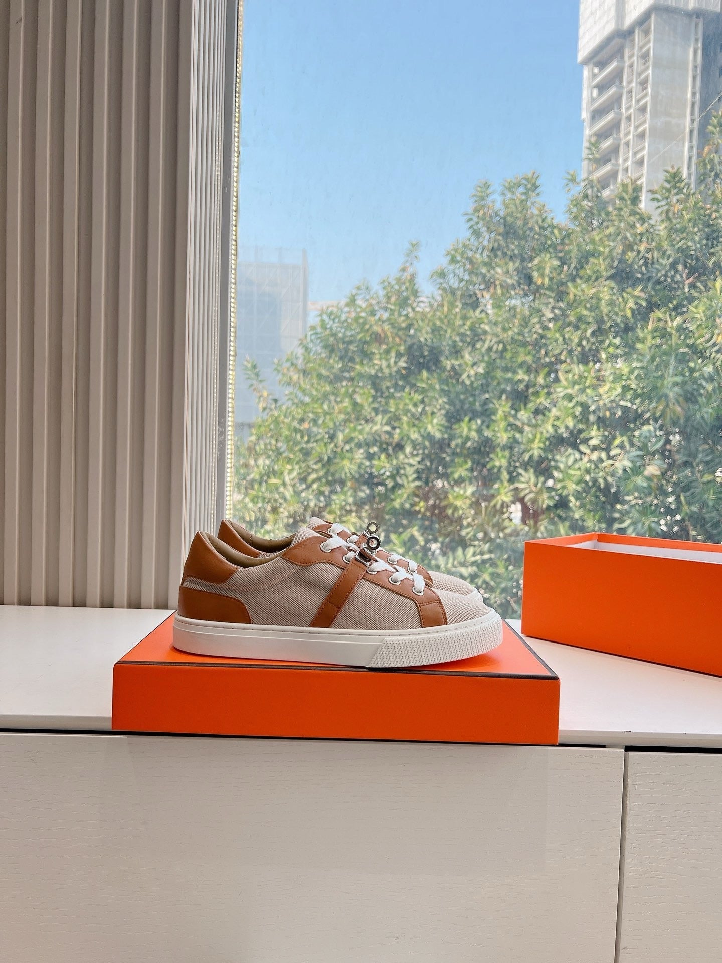 SE1561 Hermes Day Sneaker / Size5-10