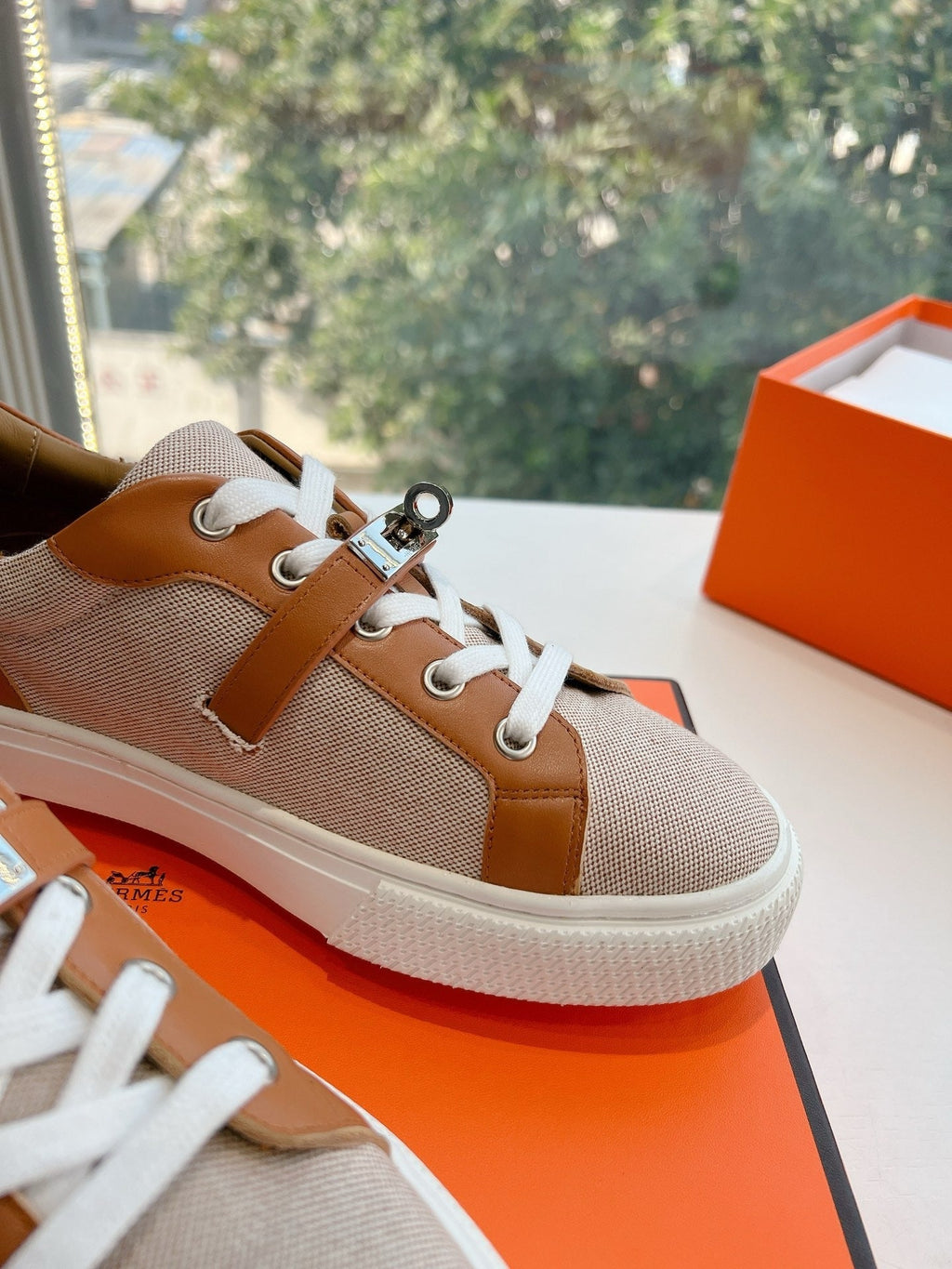 SE1561 Hermes Day Sneaker / Size5-10