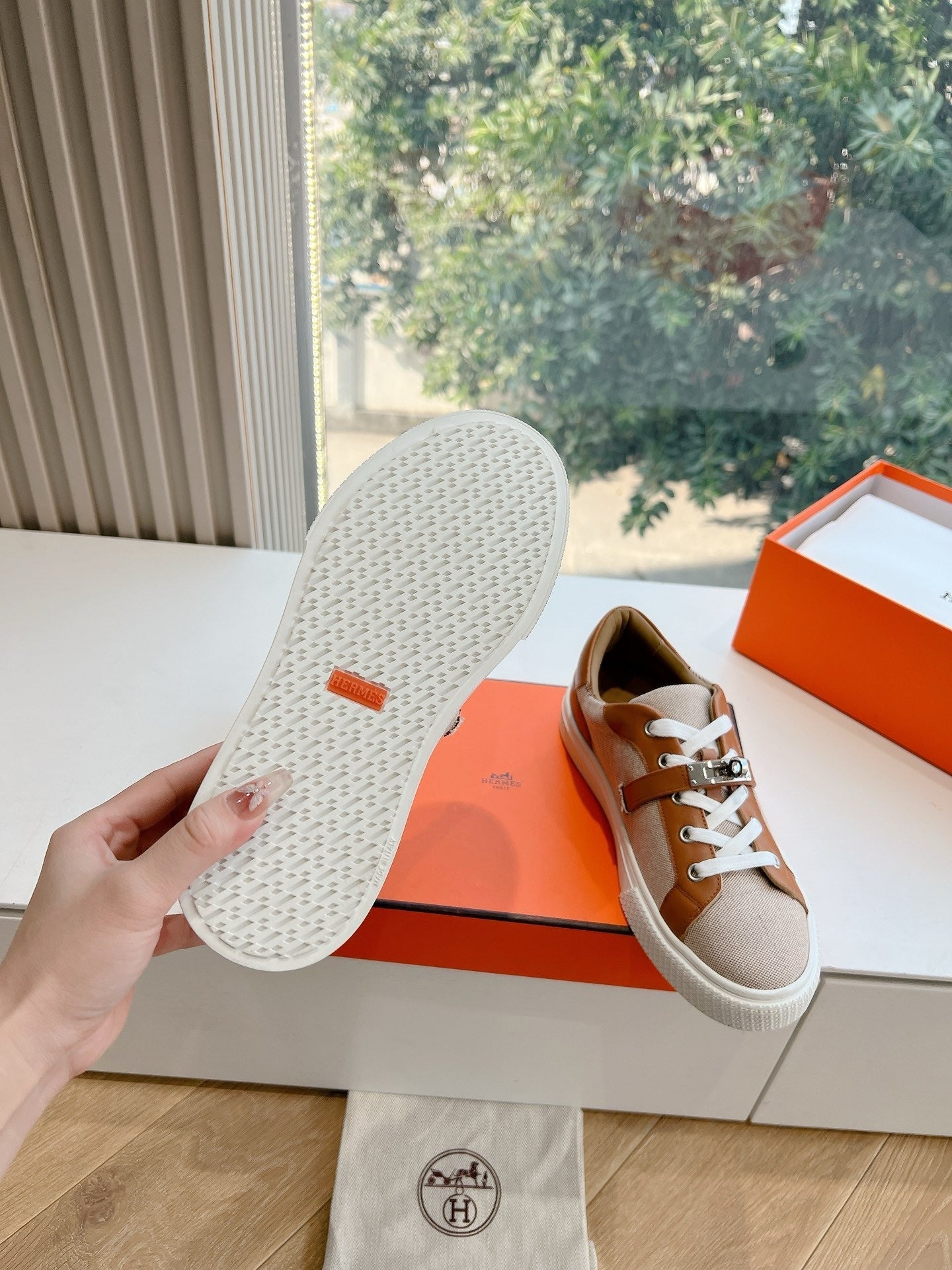 SE1561 Hermes Day Sneaker / Size5-10