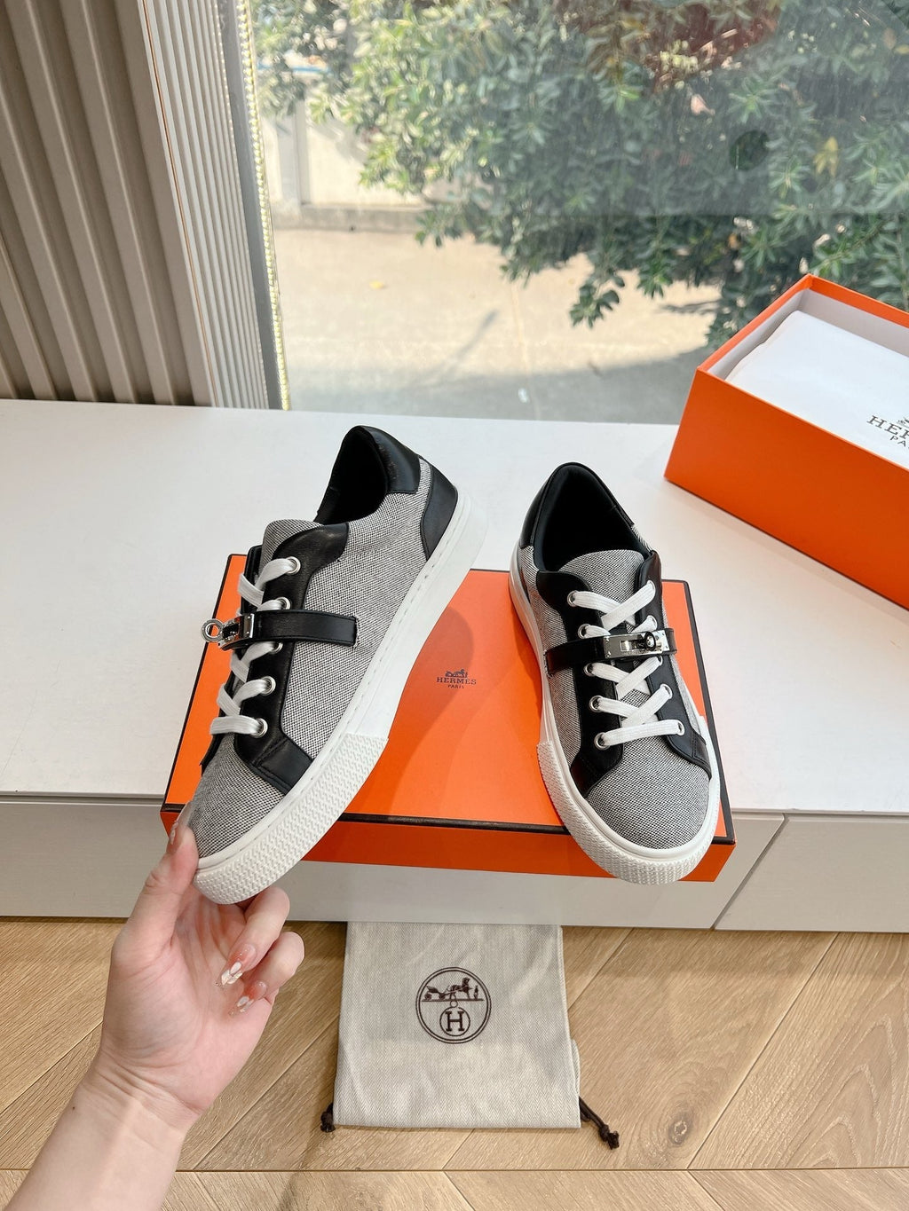 SE1562 Hermes Day Sneaker / Size5-10
