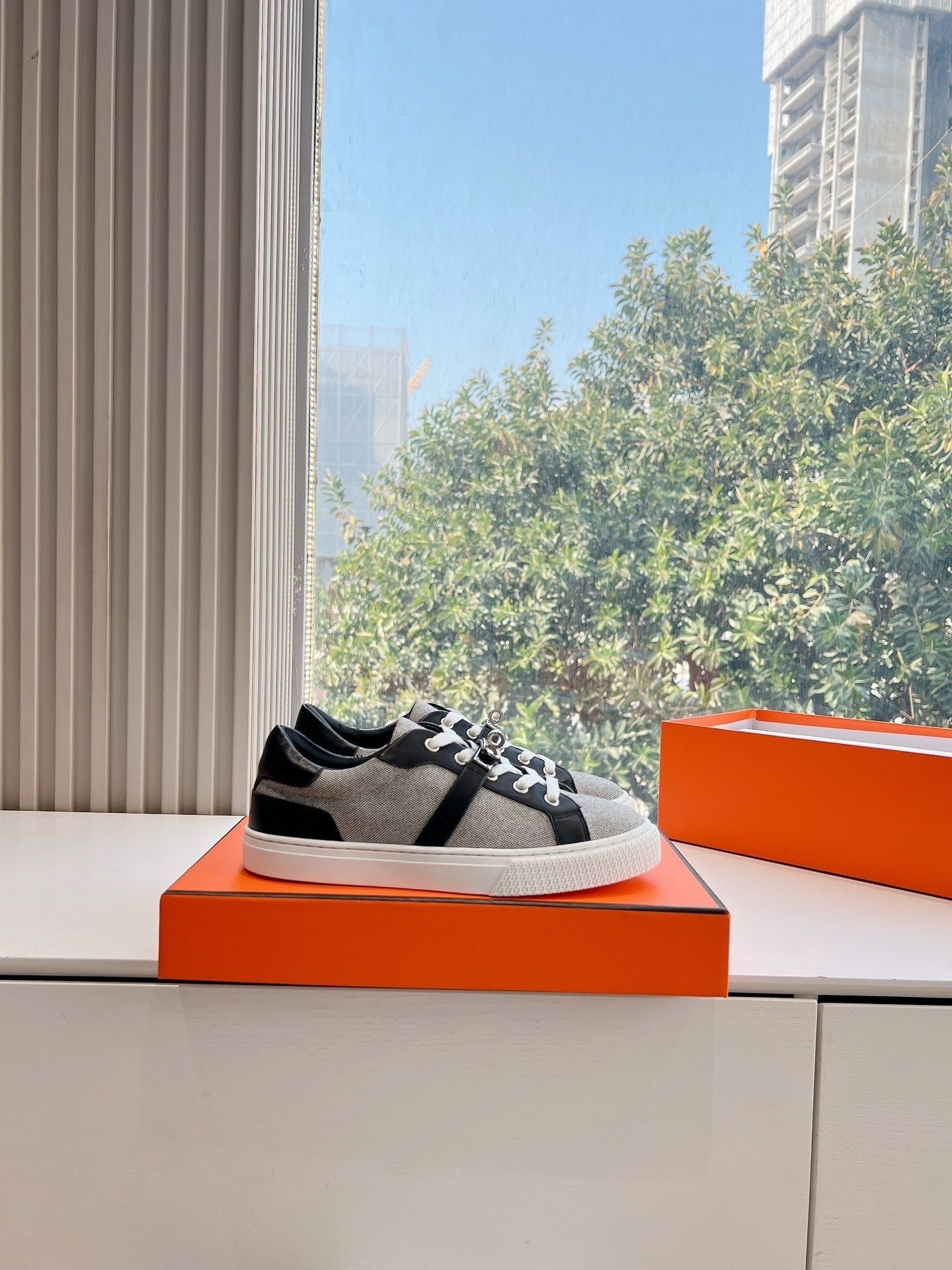SE1562 Hermes Day Sneaker / Size5-10