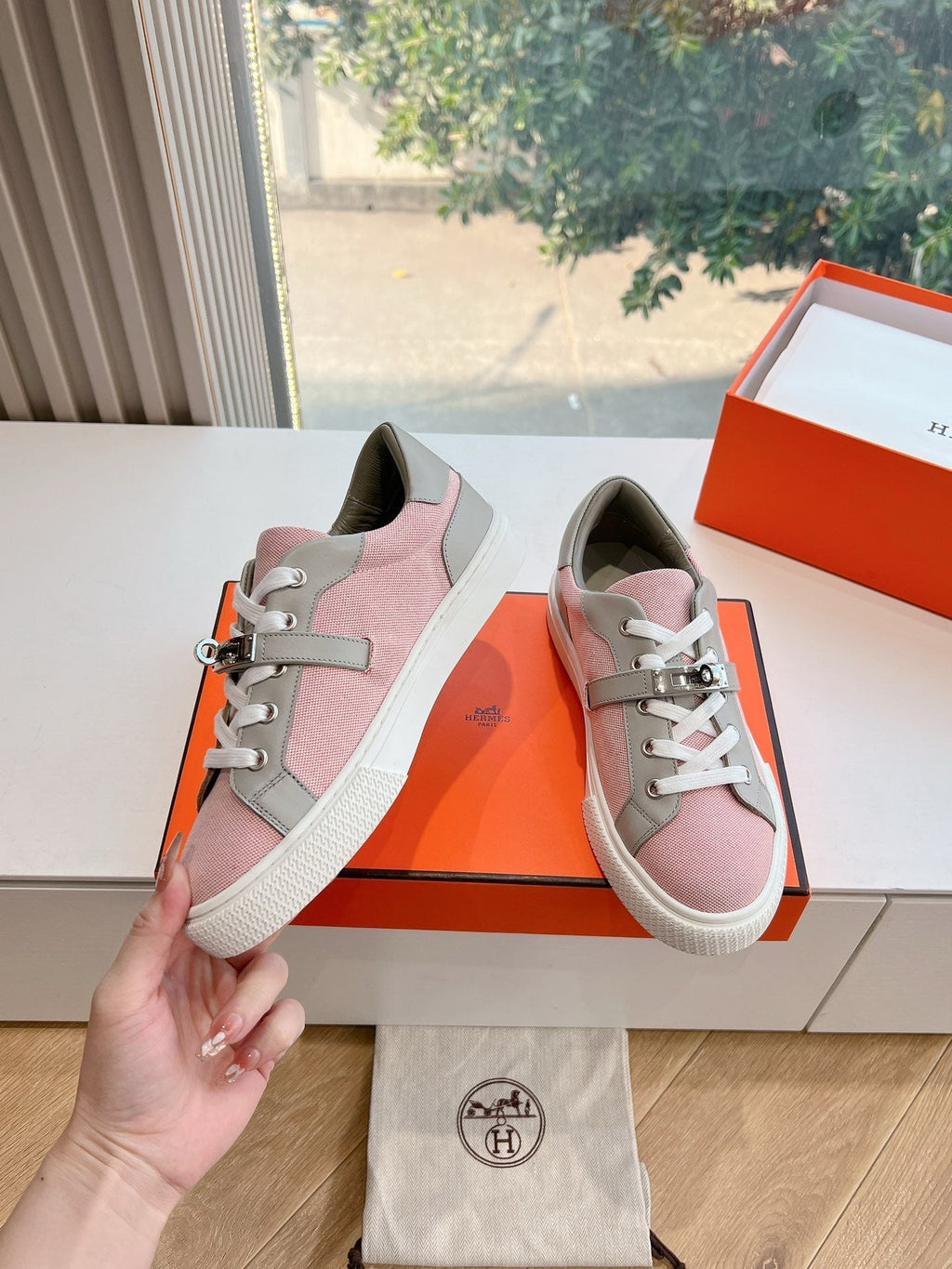 SE1563 Hermes Day Sneaker / Size5-10