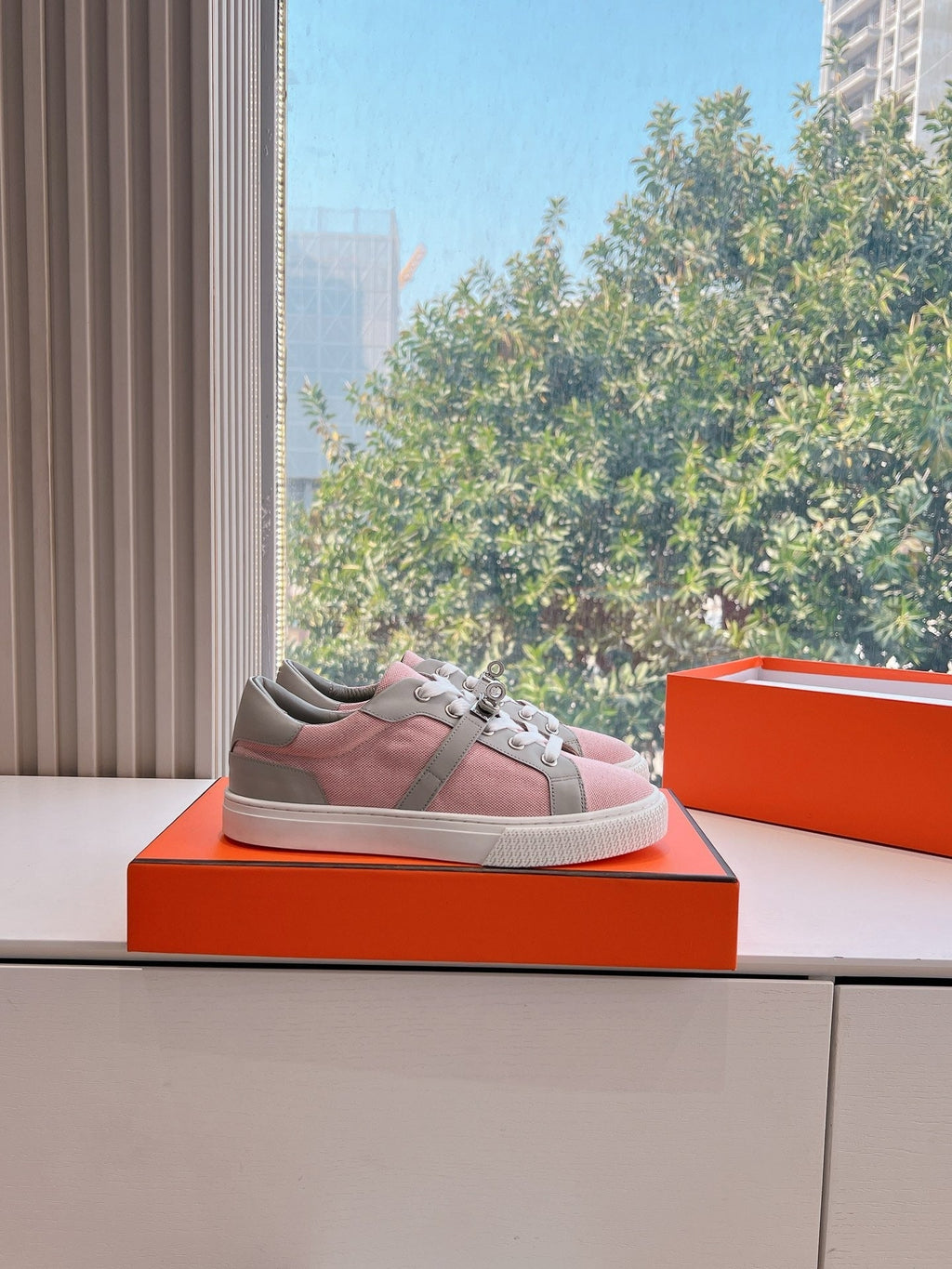 SE1563 Hermes Day Sneaker / Size5-10