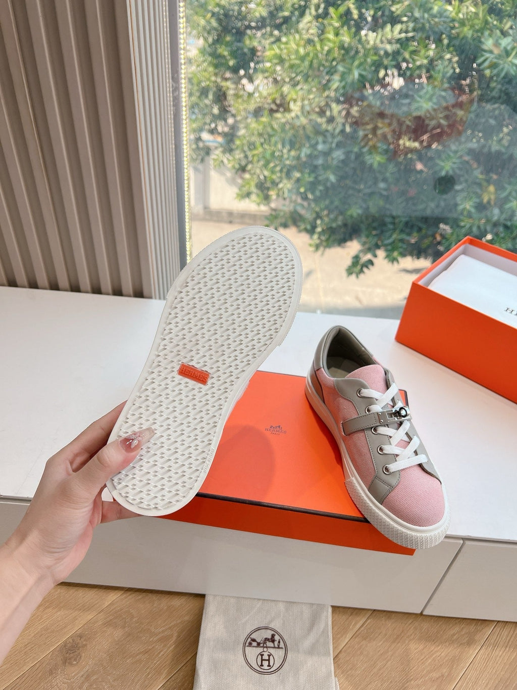 SE1563 Hermes Day Sneaker / Size5-10
