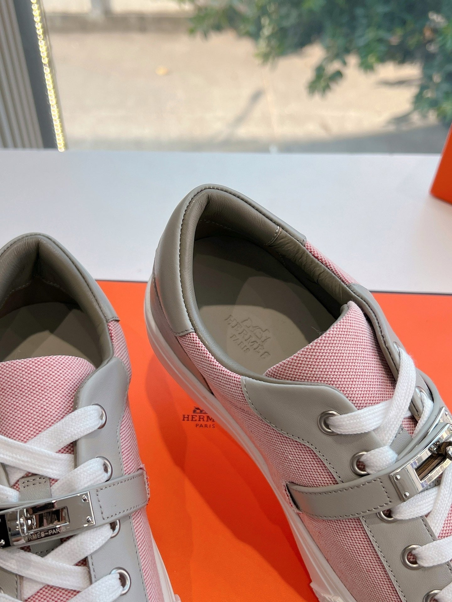 SE1563 Hermes Day Sneaker / Size5-10