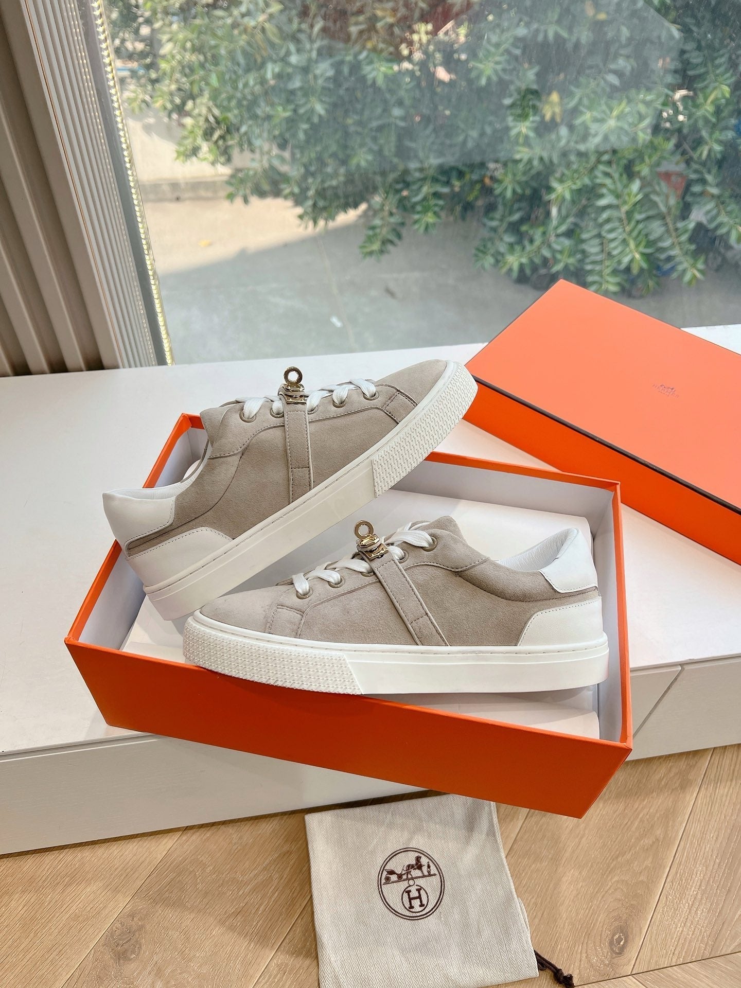 SE1564 Hermes Day Sneaker / Size5-10