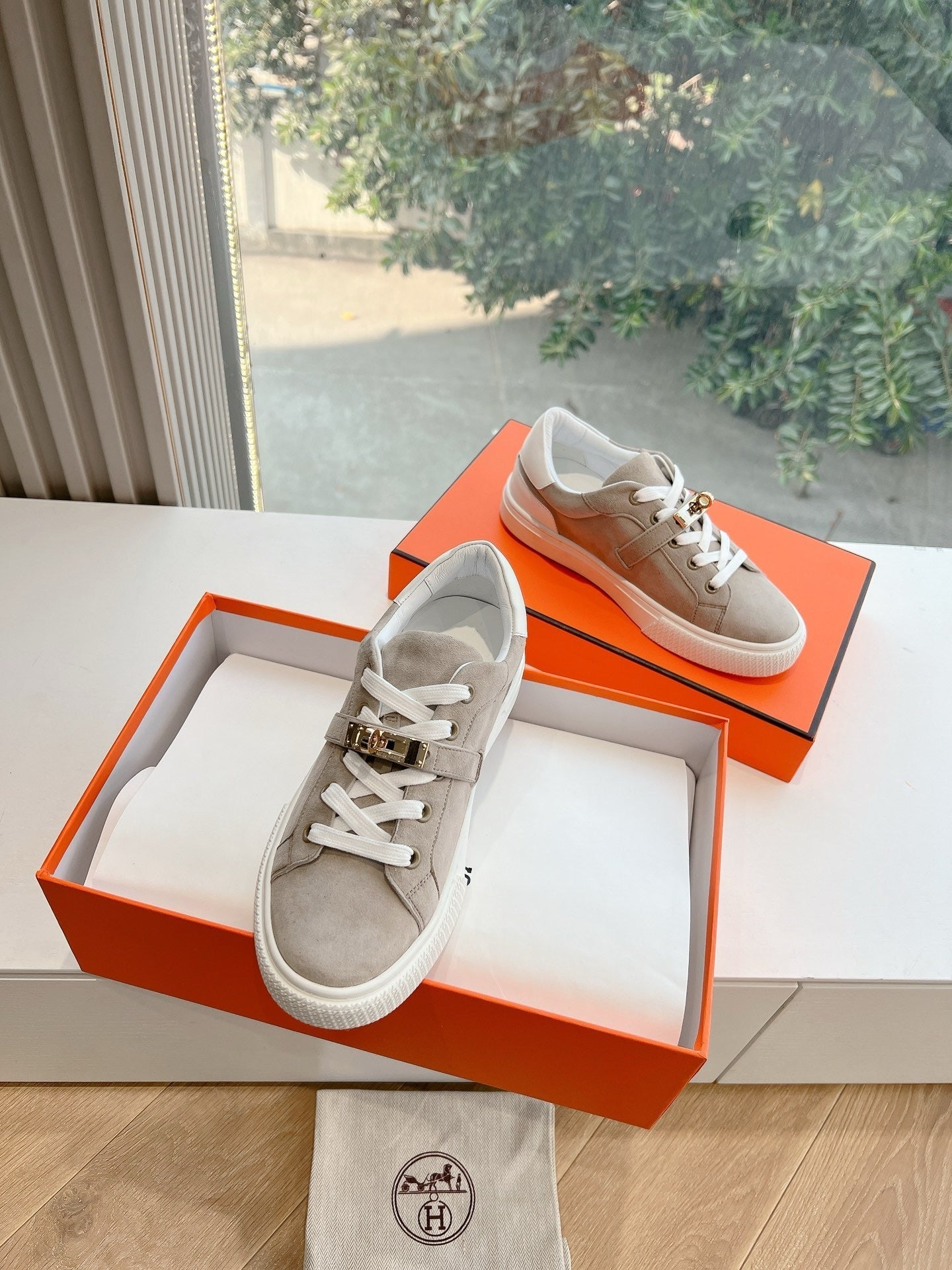 SE1564 Hermes Day Sneaker / Size5-10