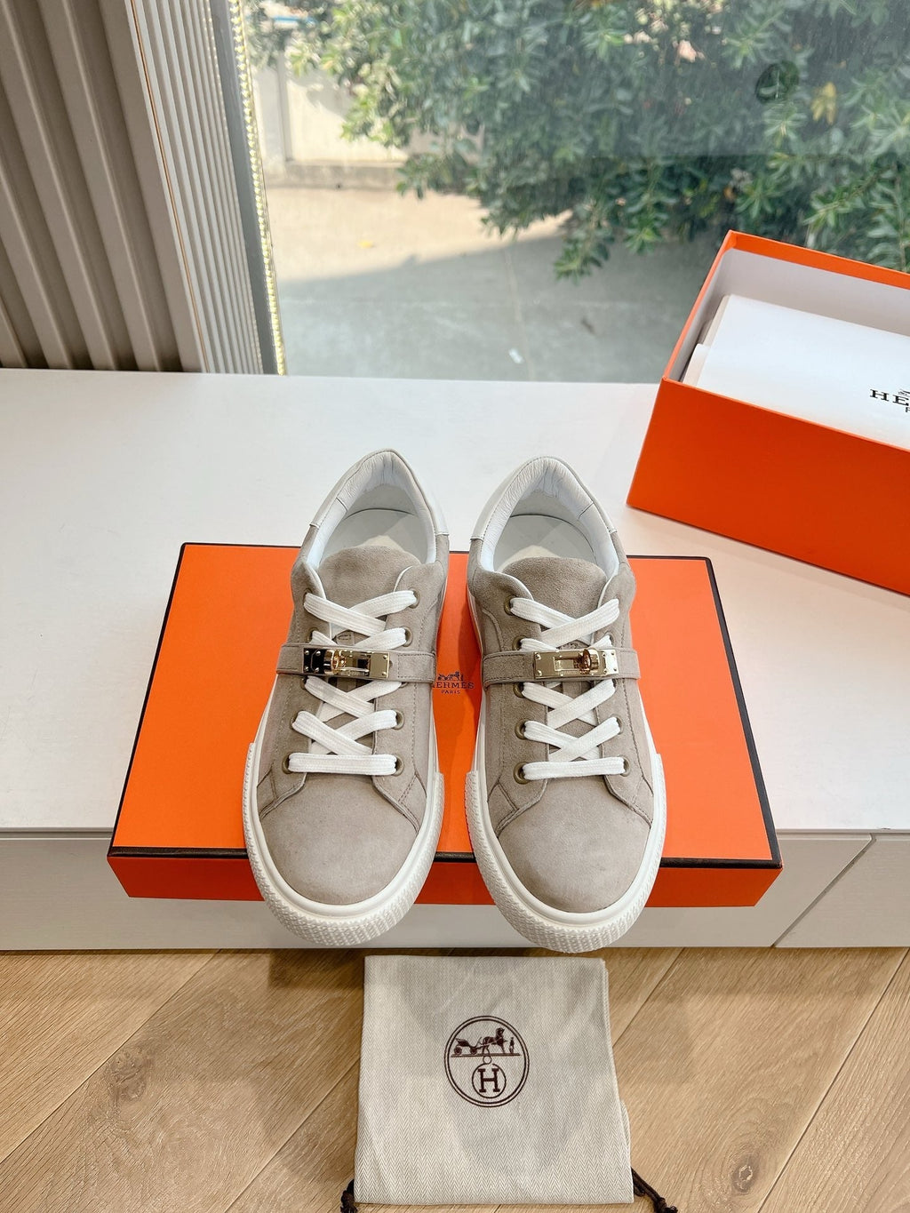 SE1564 Hermes Day Sneaker / Size5-10