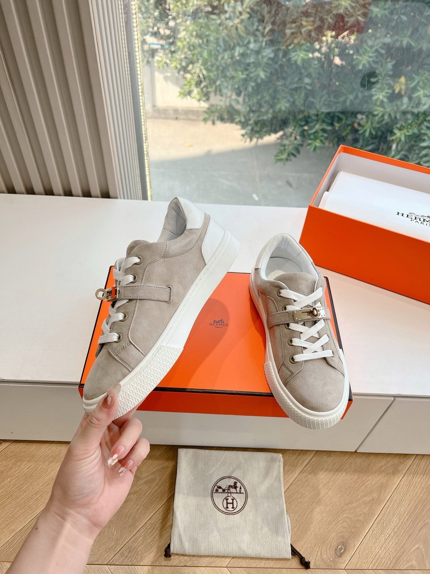 SE1564 Hermes Day Sneaker / Size5-10