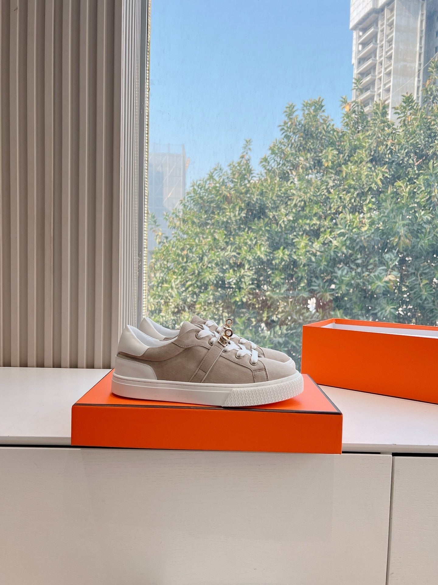 SE1564 Hermes Day Sneaker / Size5-10