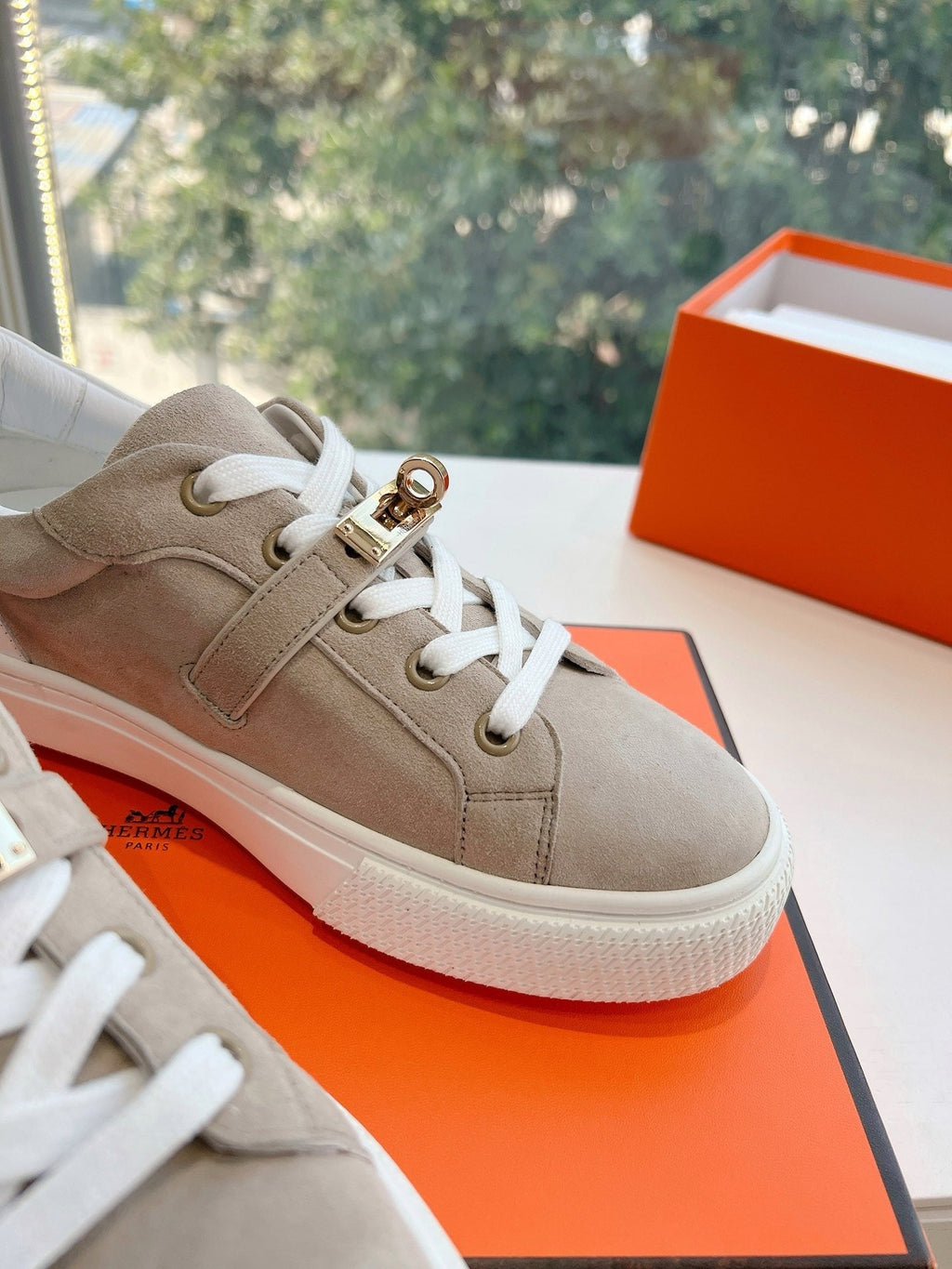 SE1564 Hermes Day Sneaker / Size5-10