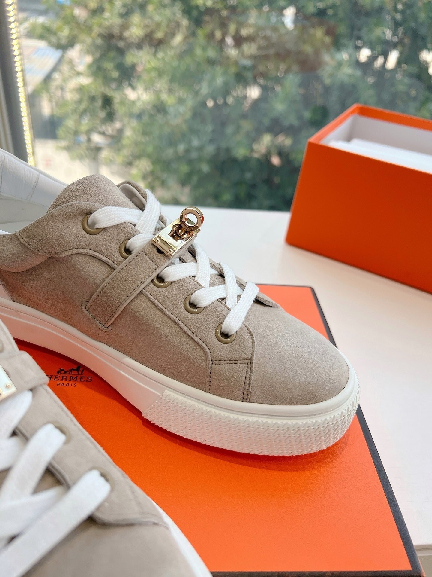 SE1564 Hermes Day Sneaker / Size5-10