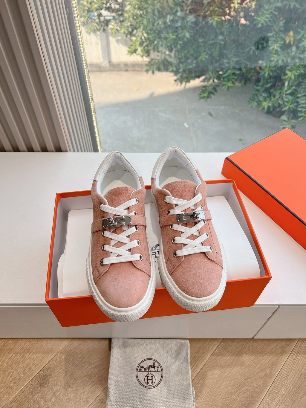 SE1565 Hermes Day Sneaker / Size5-10