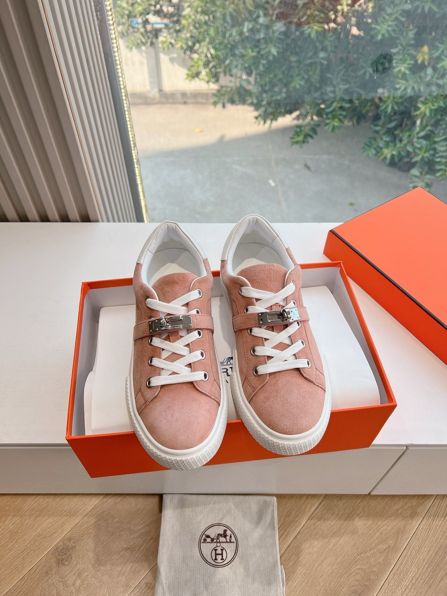 SE1565 Hermes Day Sneaker / Size5-10