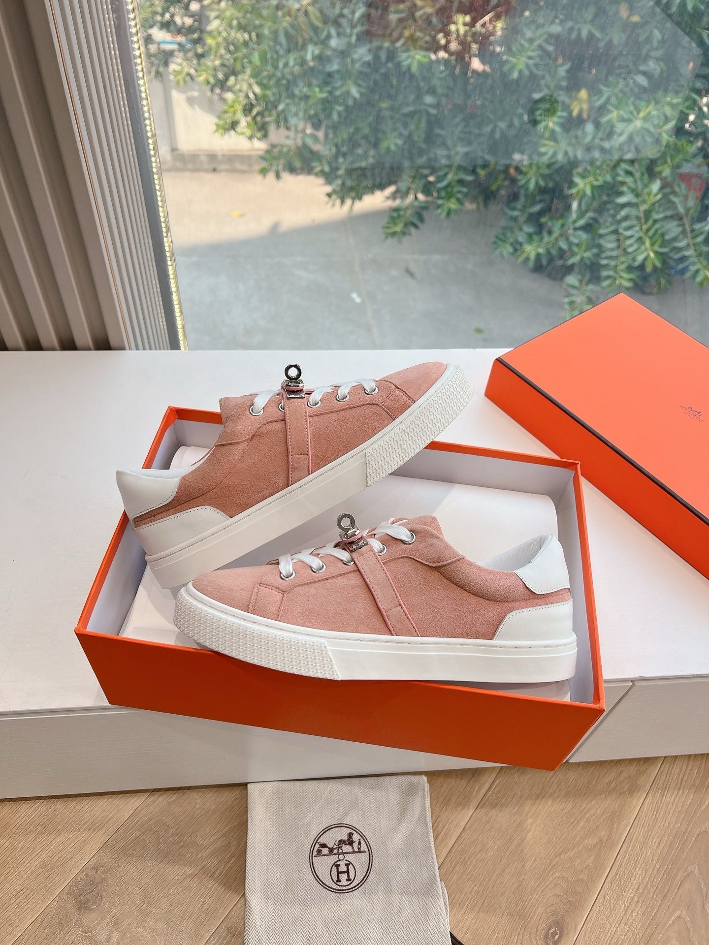 SE1565 Hermes Day Sneaker / Size5-10