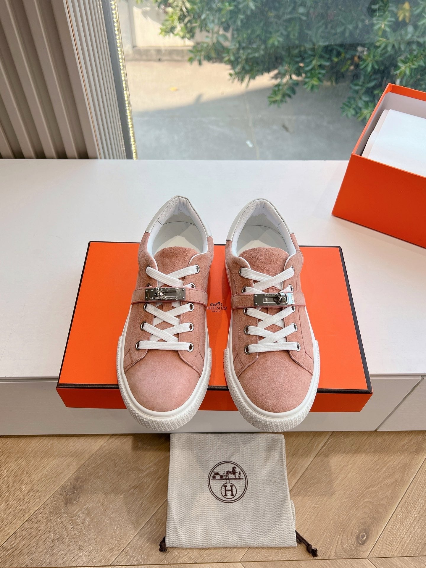 SE1565 Hermes Day Sneaker / Size5-10