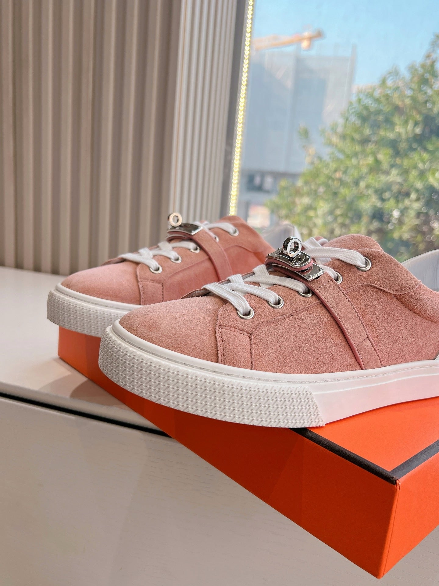 SE1565 Hermes Day Sneaker / Size5-10