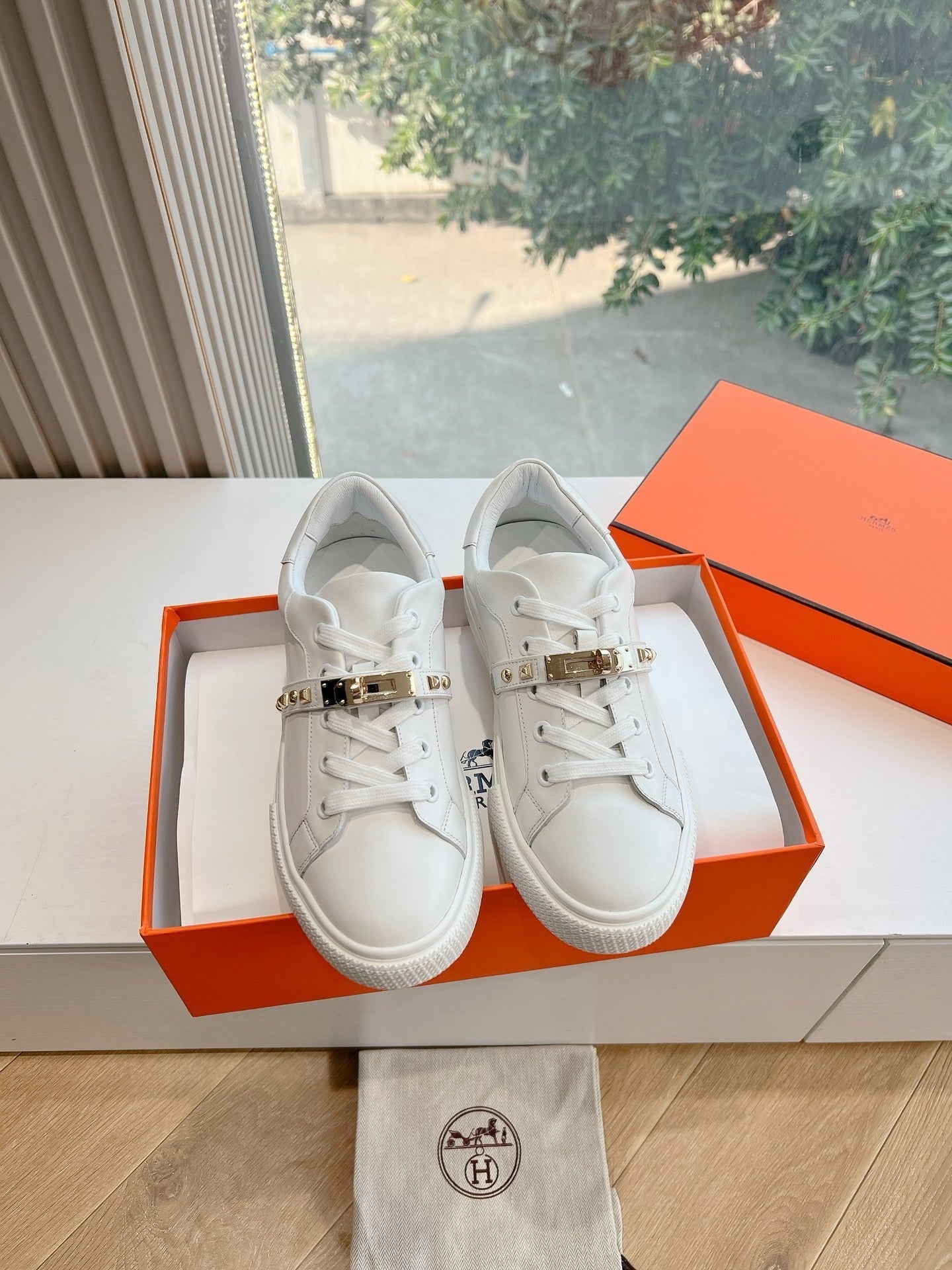 SE1569 Hermes Day Sneaker / Size5-10