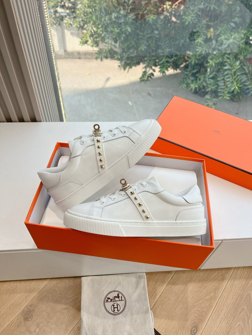SE1569 Hermes Day Sneaker / Size5-10