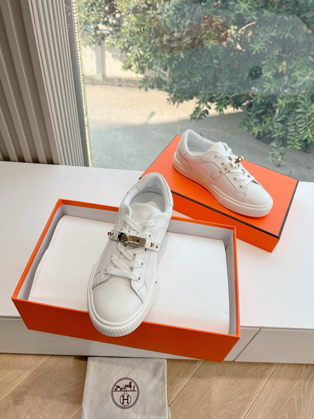 SE1569 Hermes Day Sneaker / Size5-10