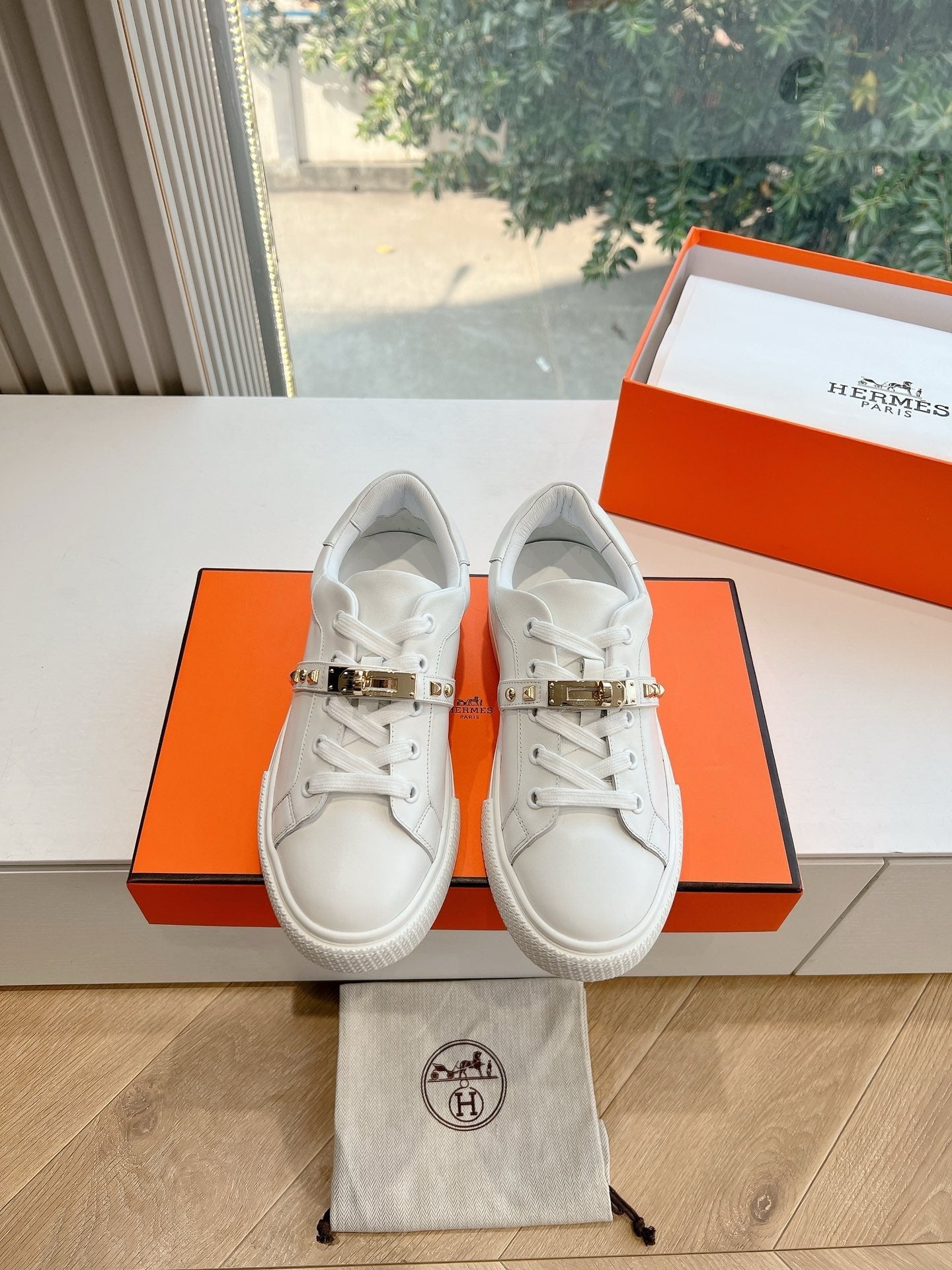 SE1569 Hermes Day Sneaker / Size5-10