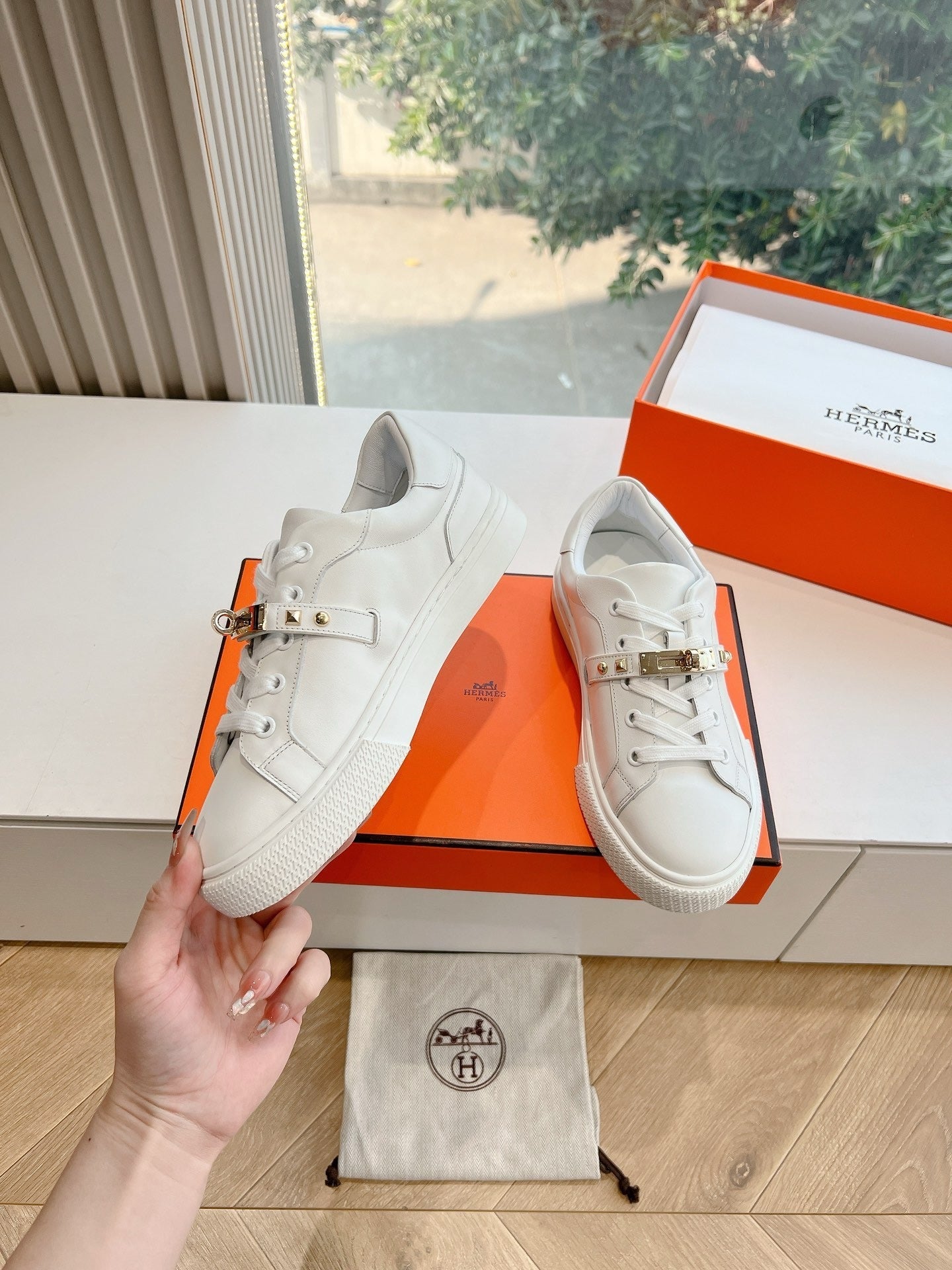 SE1569 Hermes Day Sneaker / Size5-10