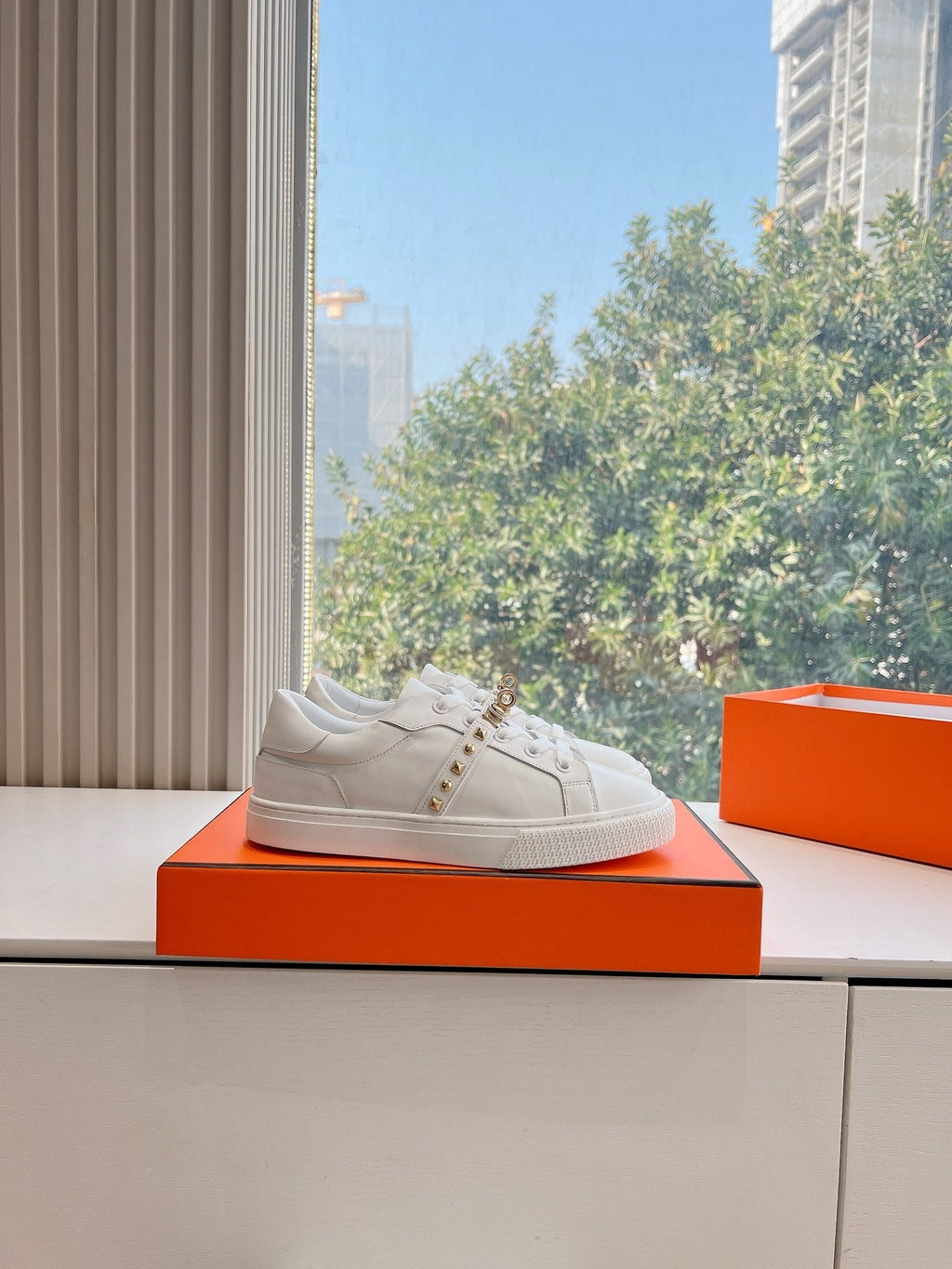 SE1569 Hermes Day Sneaker / Size5-10