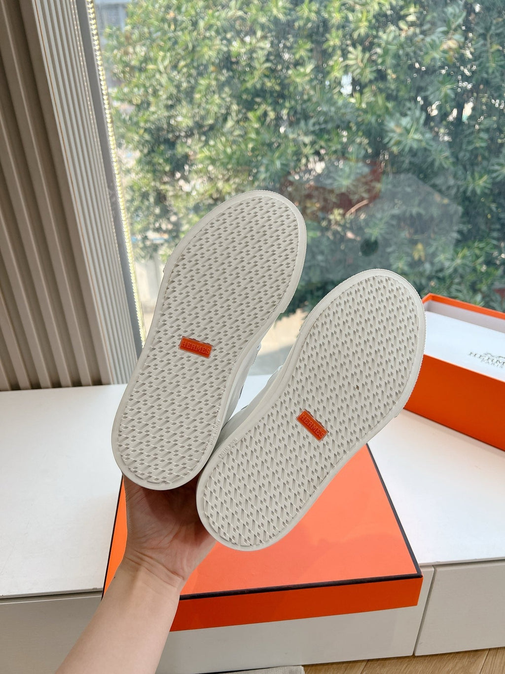 SE1569 Hermes Day Sneaker / Size5-10