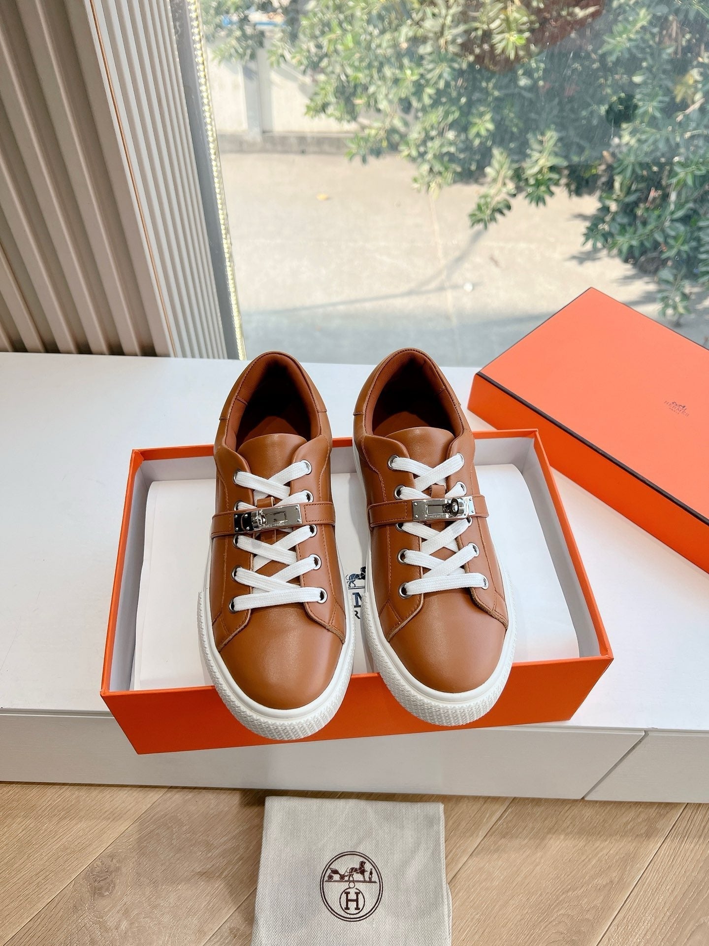 SE1570 Hermes Day Sneaker / Size5-10