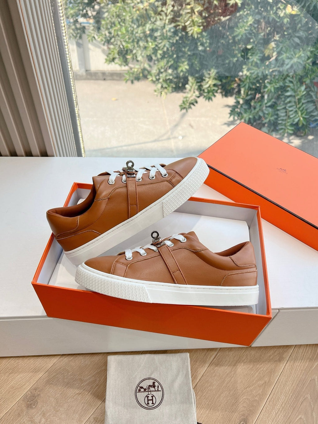 SE1570 Hermes Day Sneaker / Size5-10