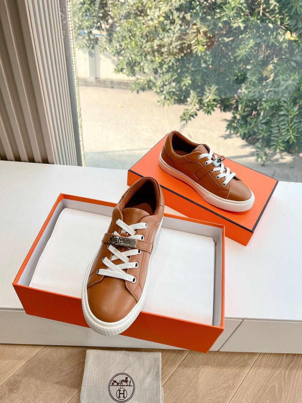 SE1570 Hermes Day Sneaker / Size5-10