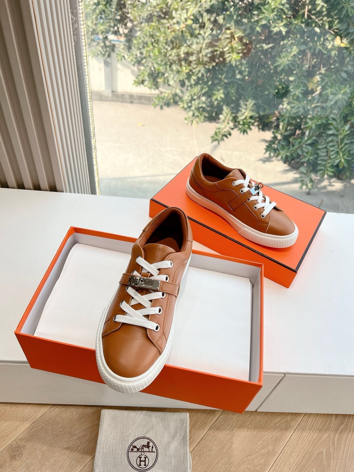 SE1570 Hermes Day Sneaker / Size5-10