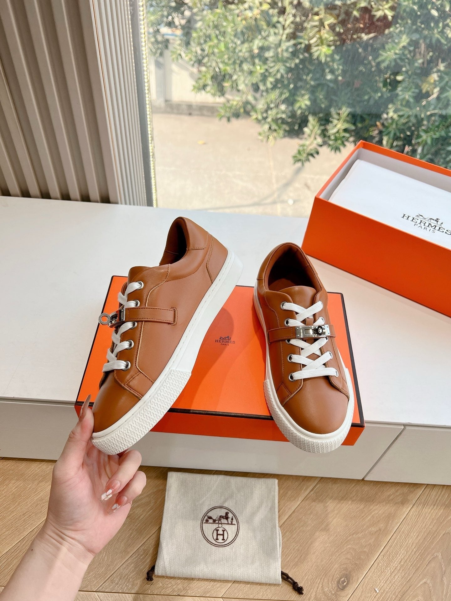 SE1570 Hermes Day Sneaker / Size5-10