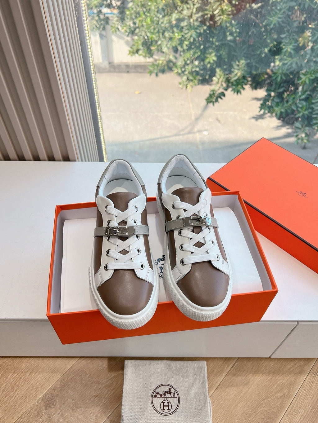 SE1571 Hermes Day Sneaker / Size5-10