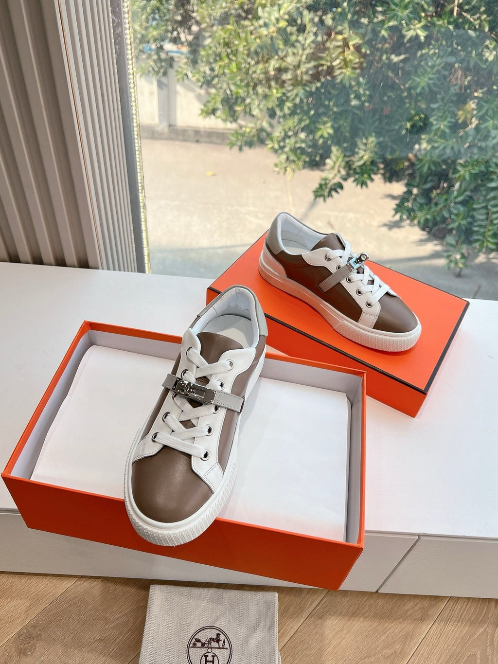 SE1571 Hermes Day Sneaker / Size5-10