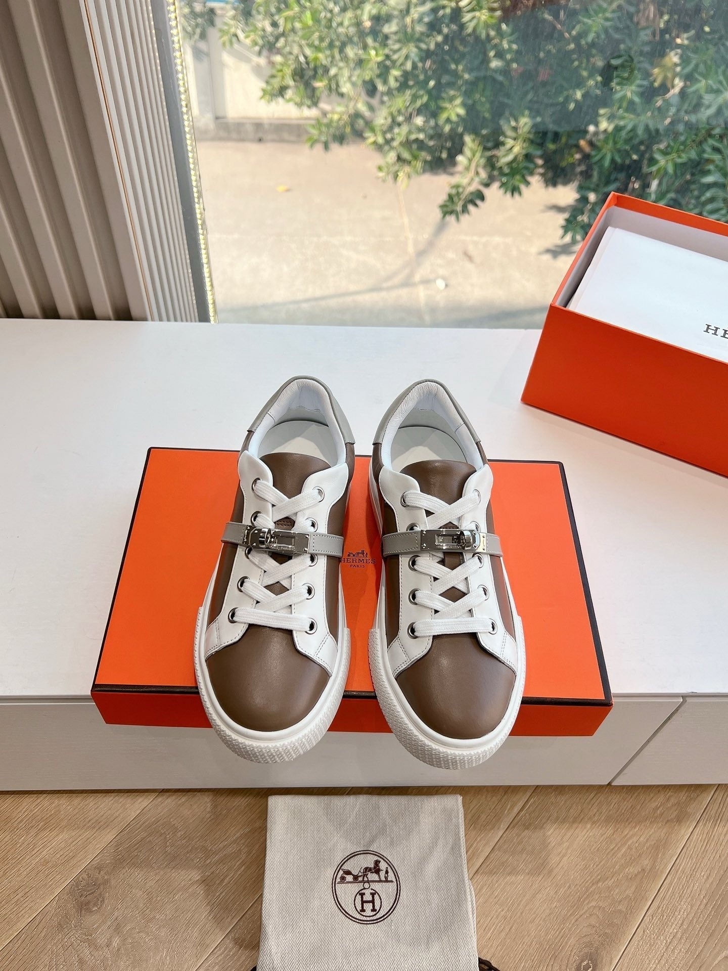 SE1571 Hermes Day Sneaker / Size5-10