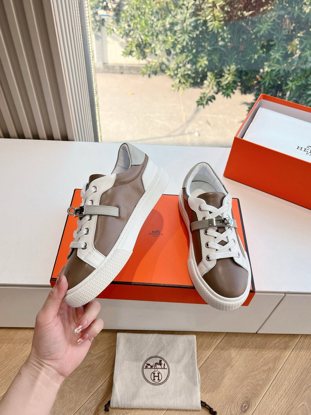 SE1571 Hermes Day Sneaker / Size5-10