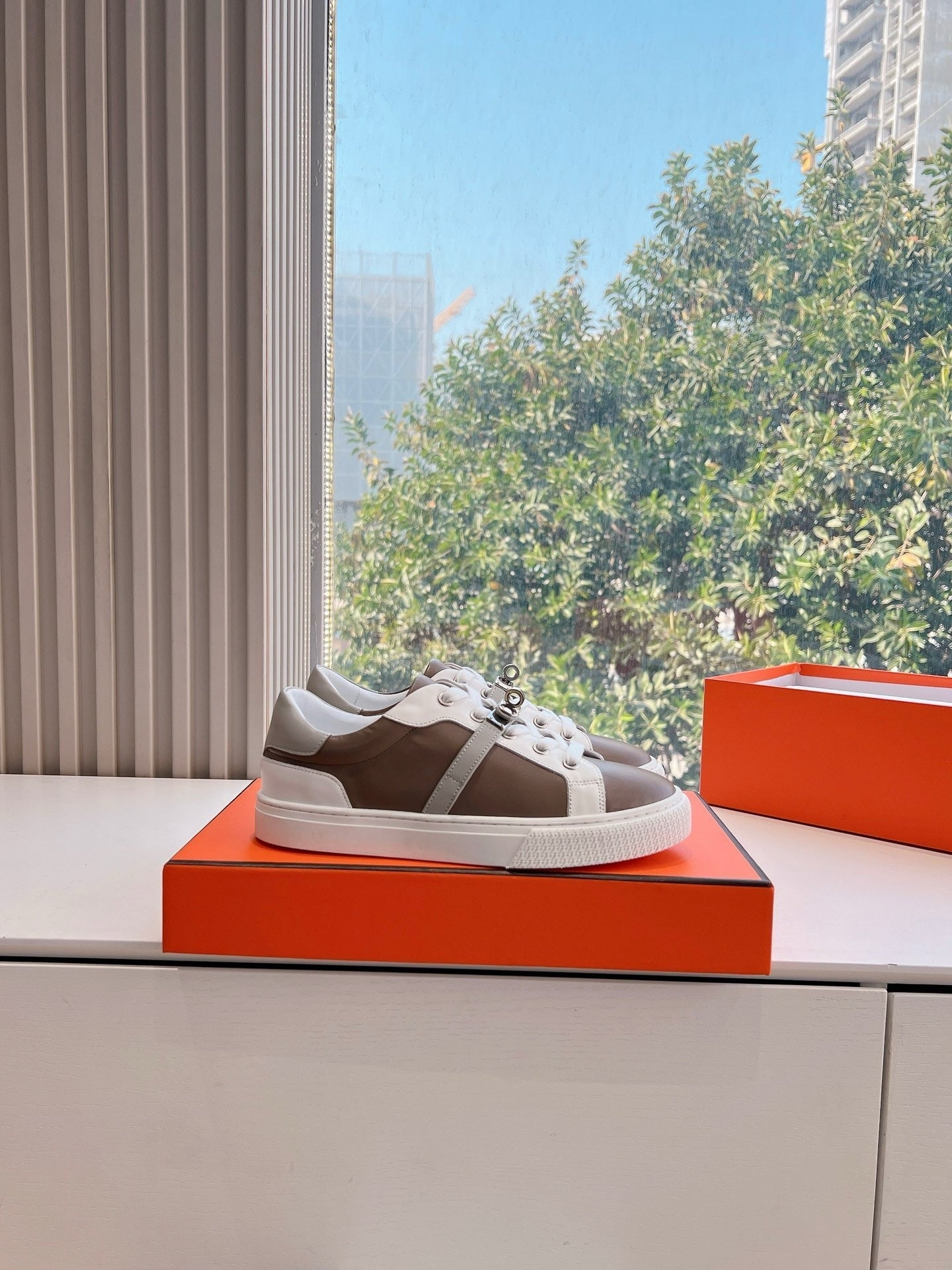 SE1571 Hermes Day Sneaker / Size5-10