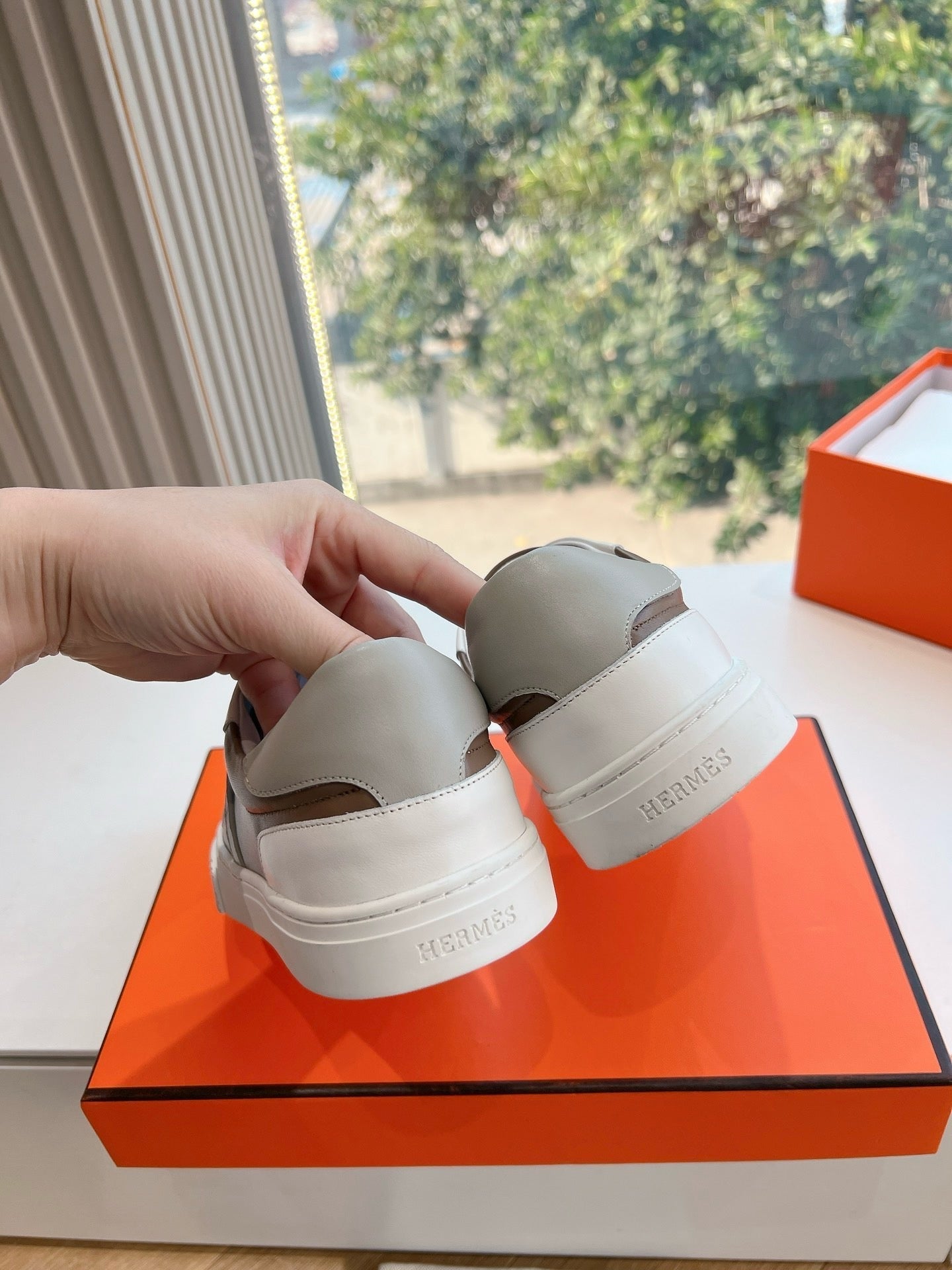 SE1571 Hermes Day Sneaker / Size5-10