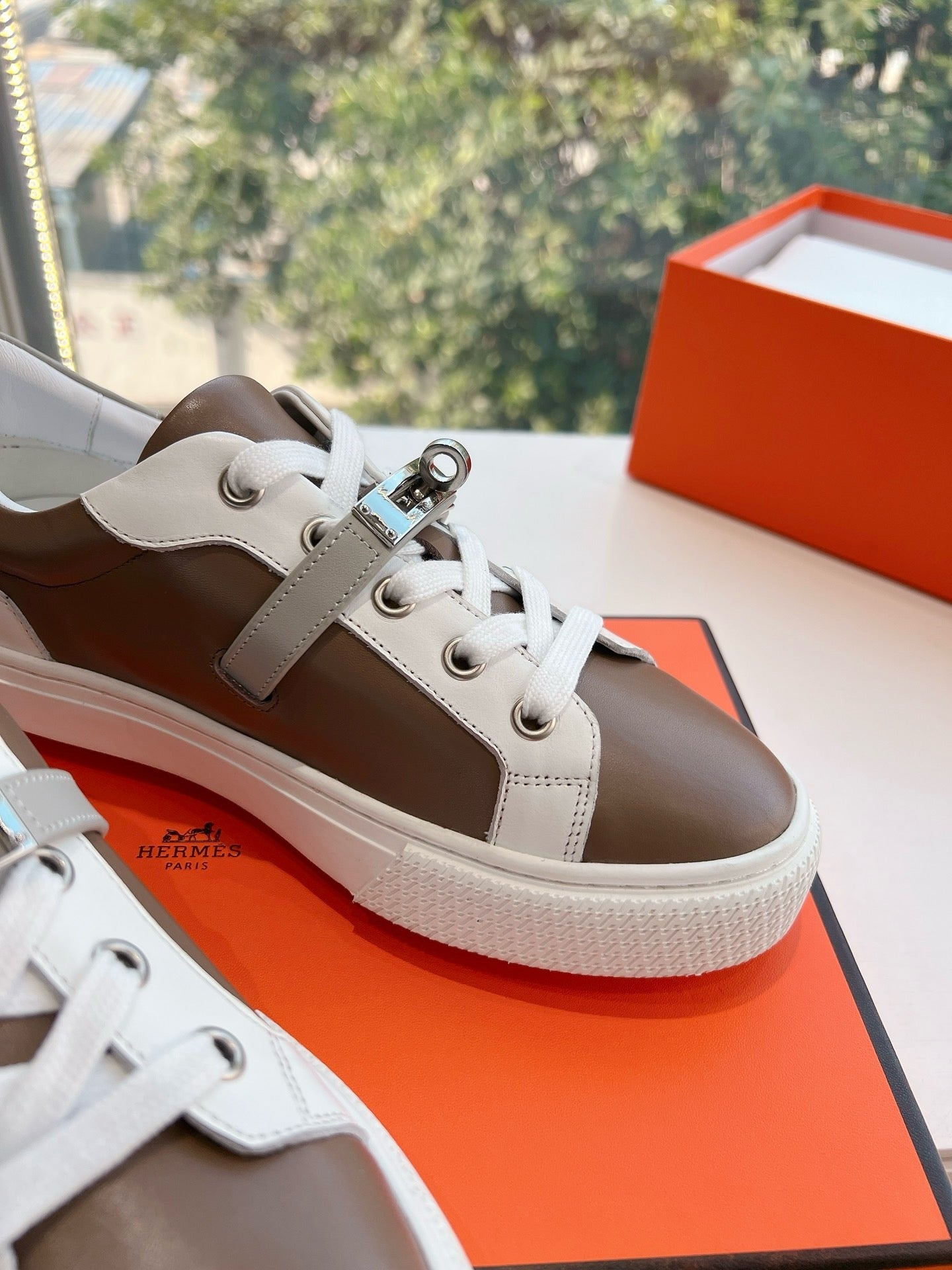 SE1571 Hermes Day Sneaker / Size5-10