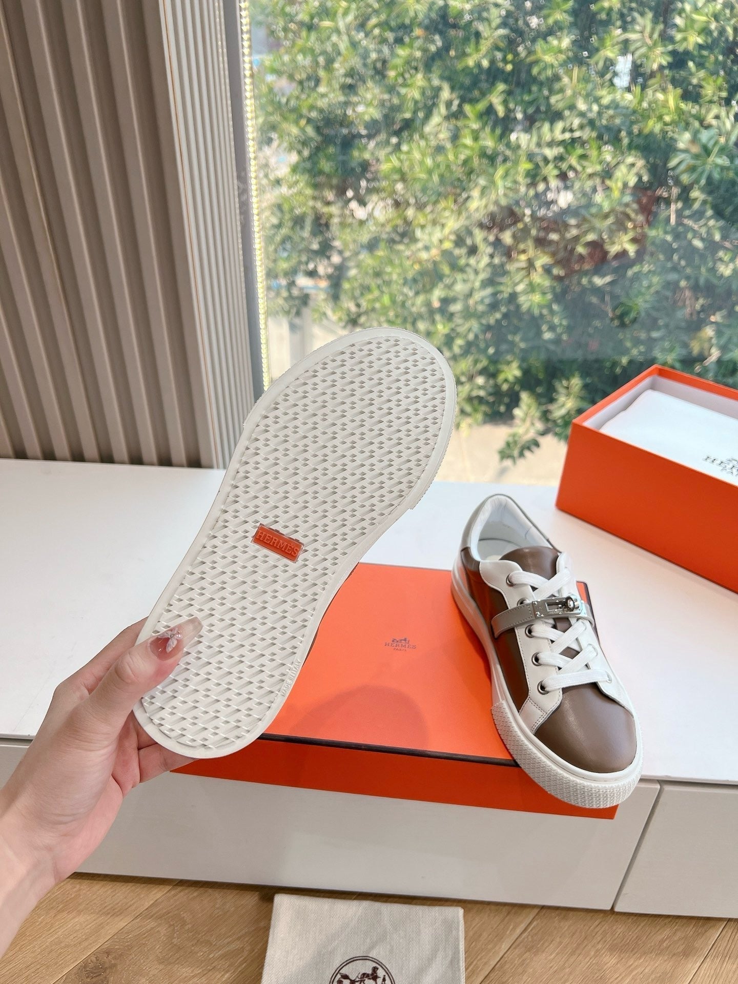 SE1571 Hermes Day Sneaker / Size5-10