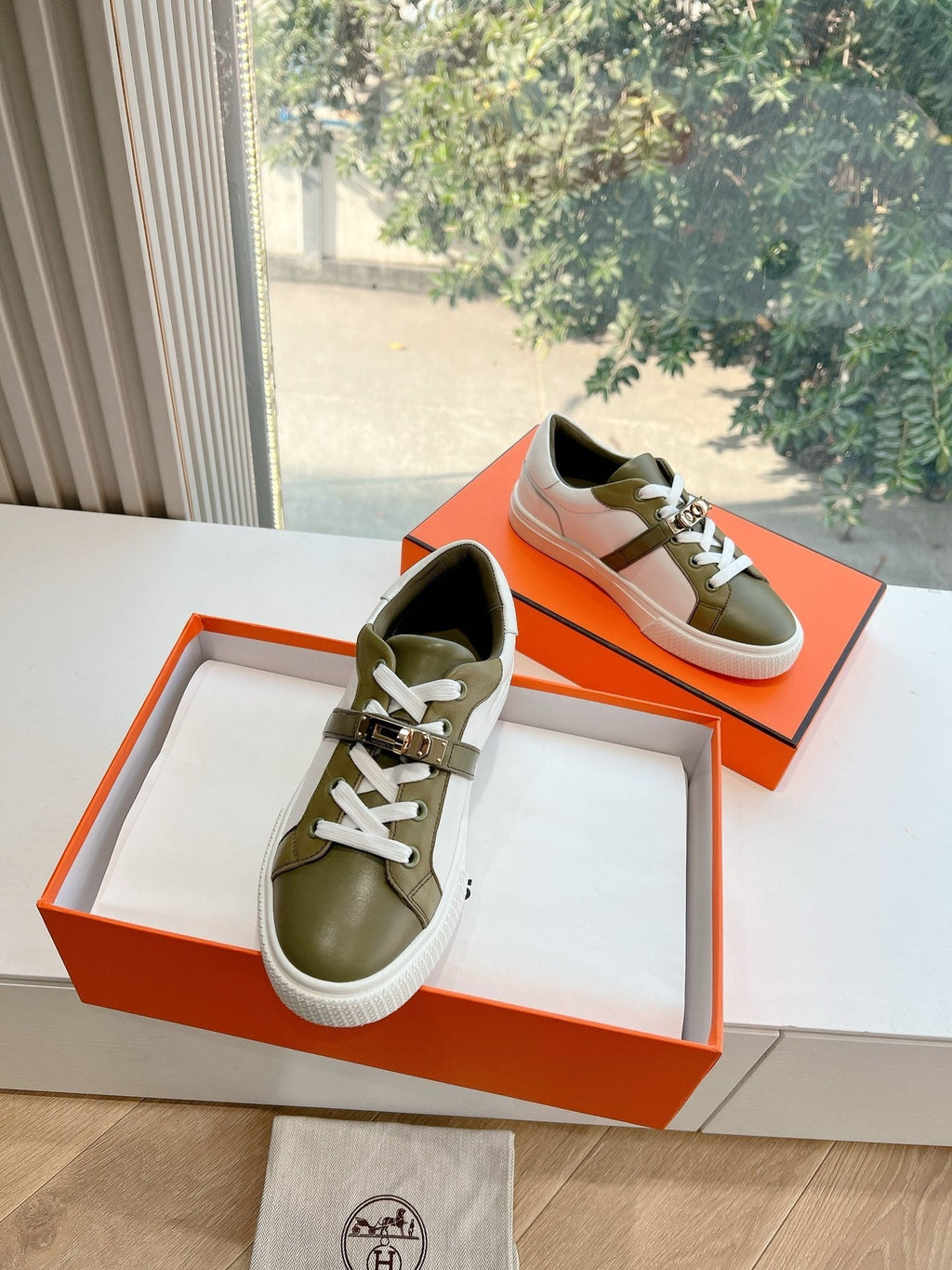 SE1572 Hermes Day Sneaker / Size5-10