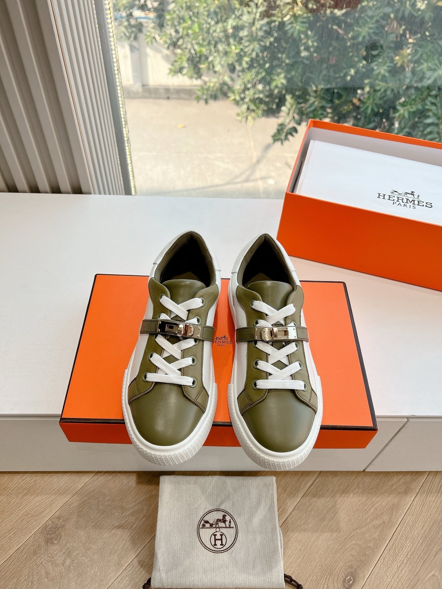 SE1572 Hermes Day Sneaker / Size5-10