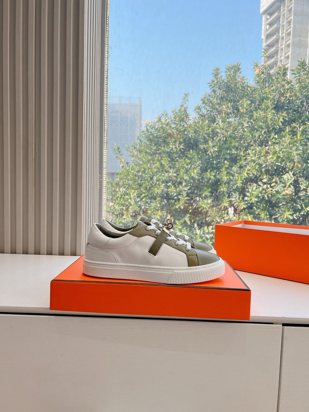 SE1572 Hermes Day Sneaker / Size5-10