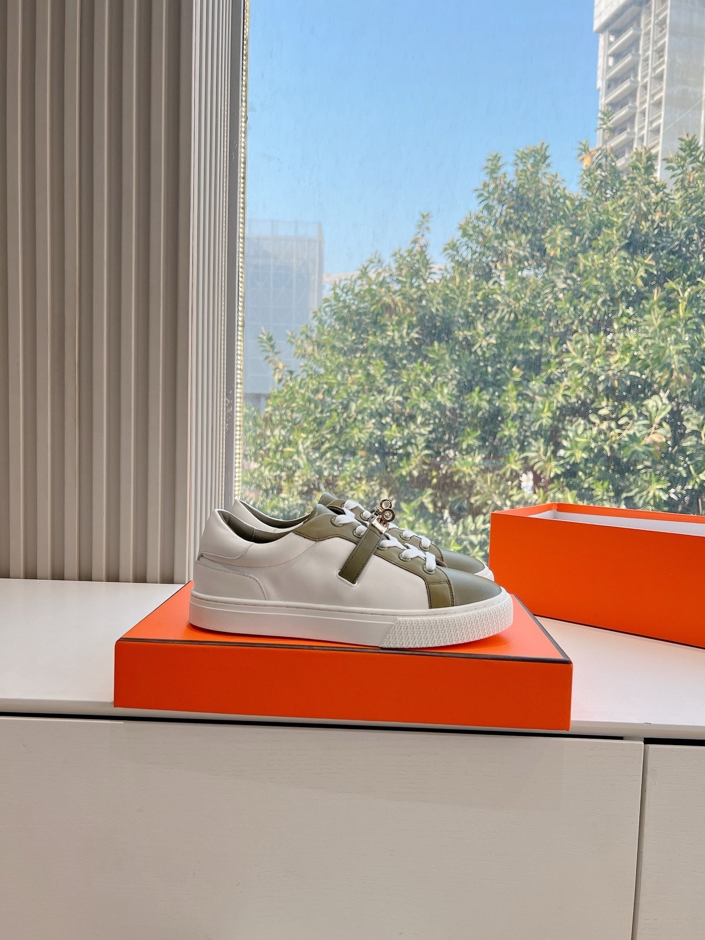 SE1572 Hermes Day Sneaker / Size5-10