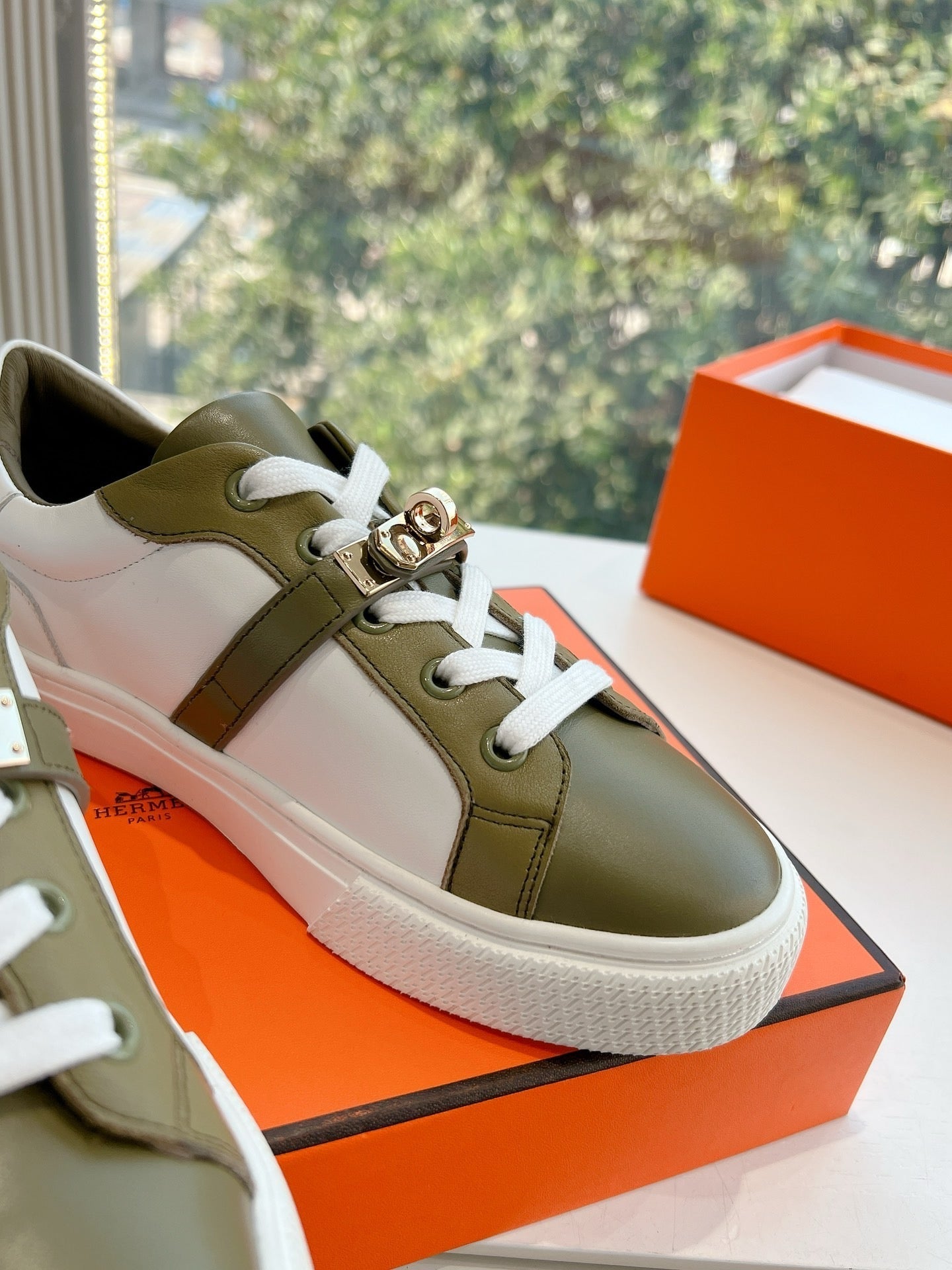 SE1572 Hermes Day Sneaker / Size5-10