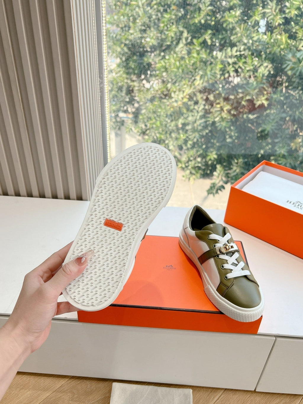 SE1572 Hermes Day Sneaker / Size5-10