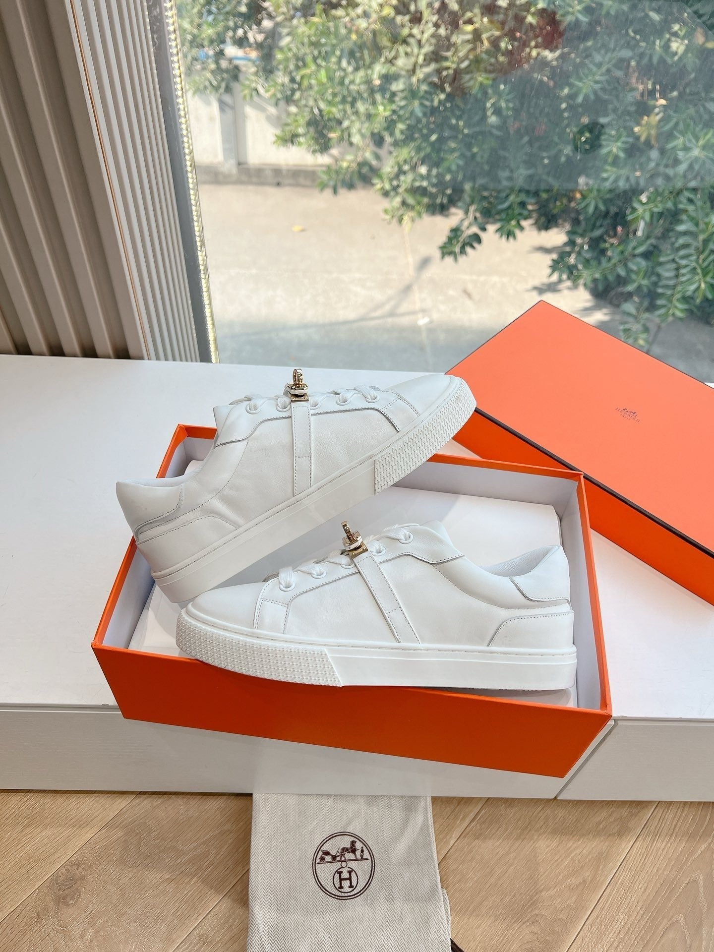 SE1573 Hermes Day Sneaker / Size5-10
