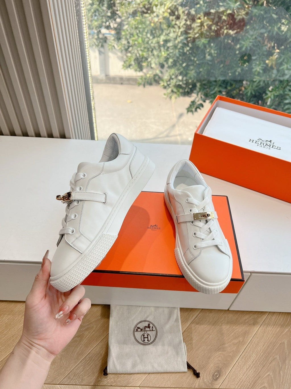 SE1573 Hermes Day Sneaker / Size5-10