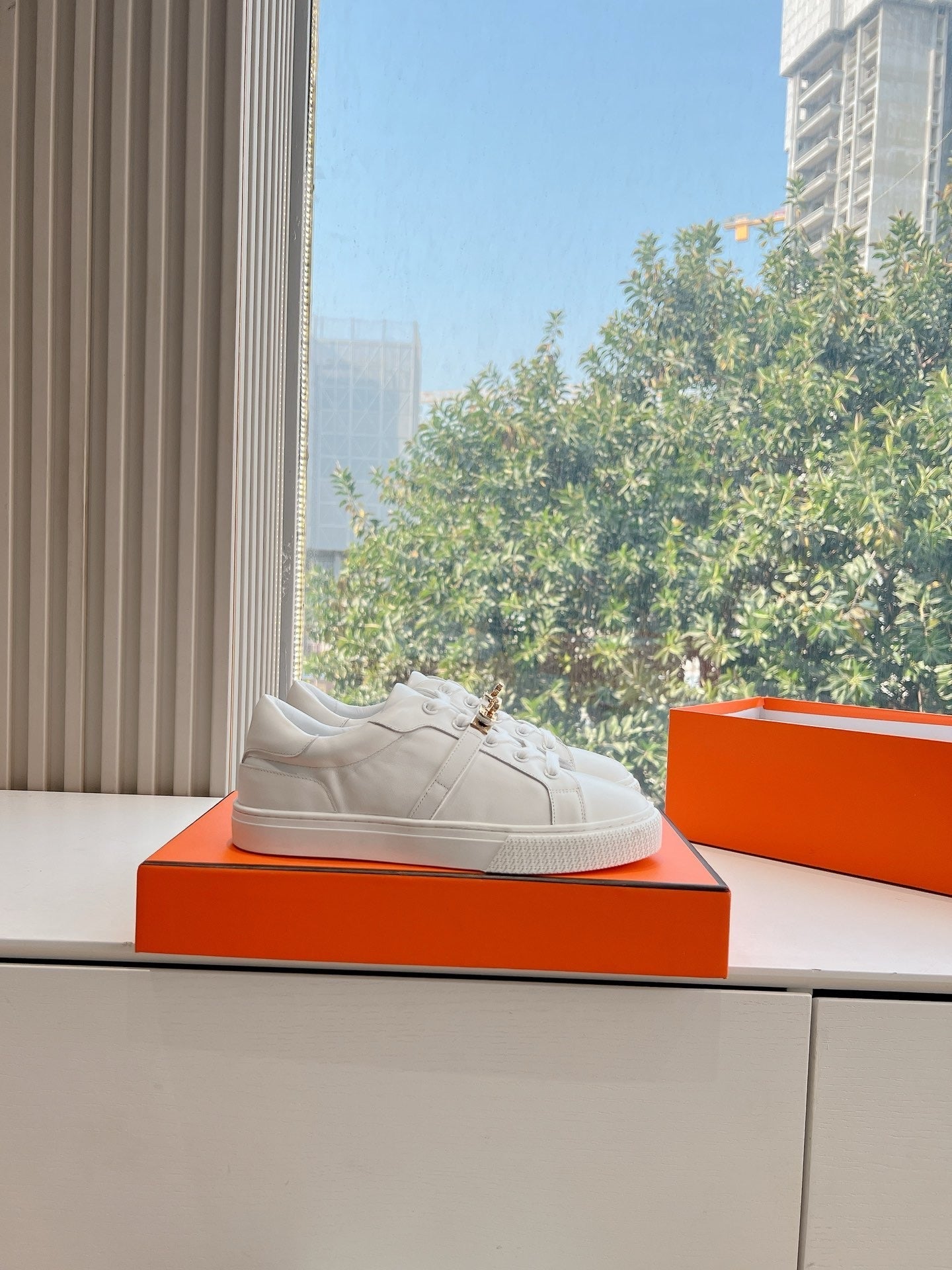 SE1573 Hermes Day Sneaker / Size5-10